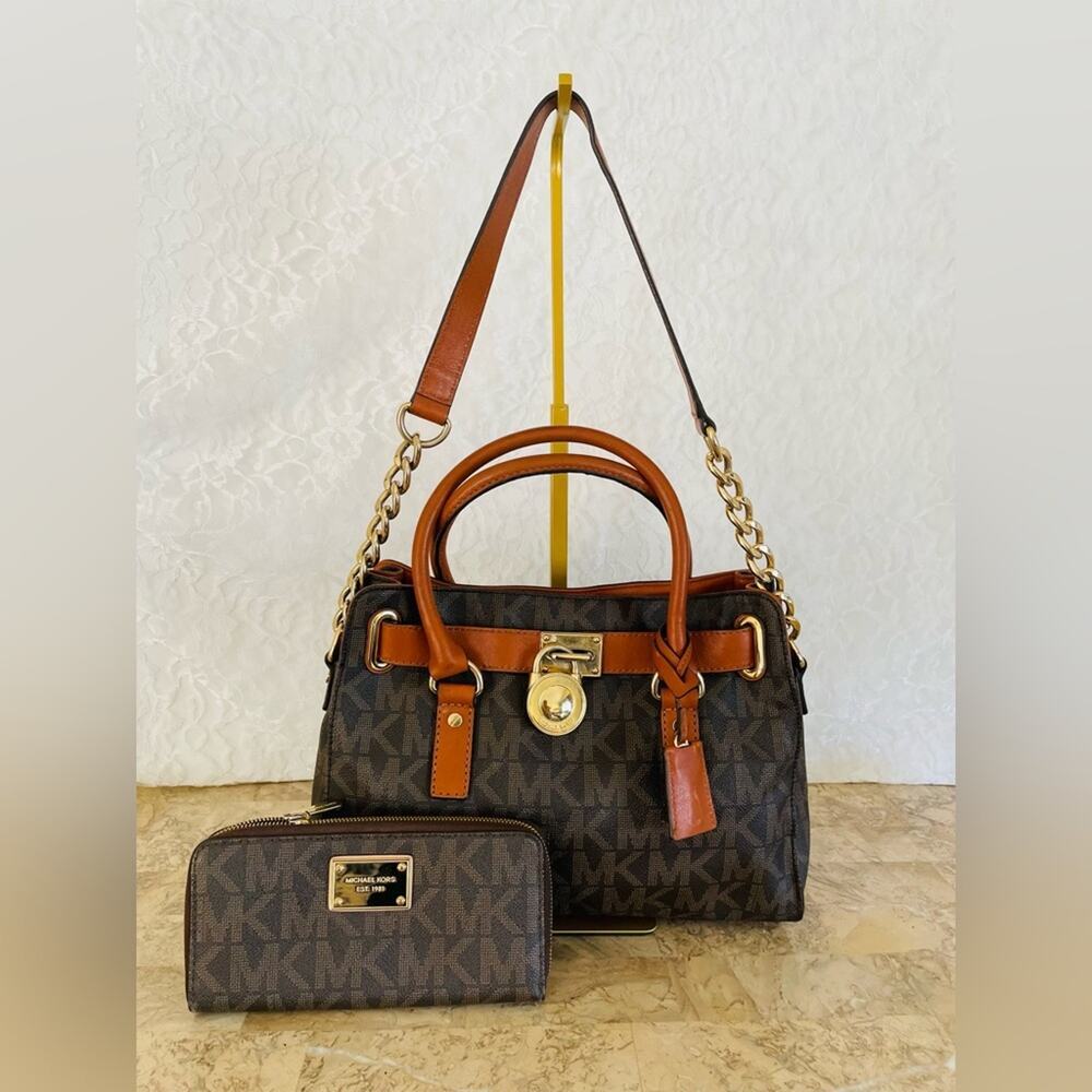 Michael Kors Hamilton saddle/brown/logo padlock leather chained shoulder…